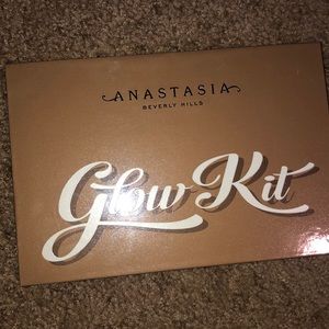 Anastasia glow kit